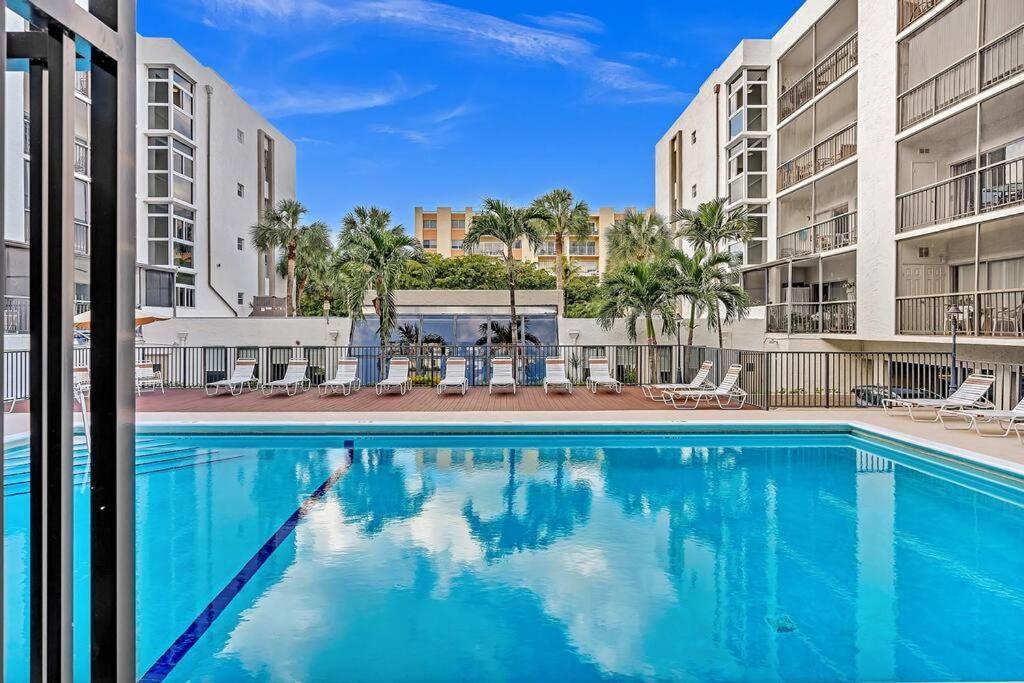 One Bedroom Steps Away From The Beach! Съни Айлс Бийч Екстериор снимка