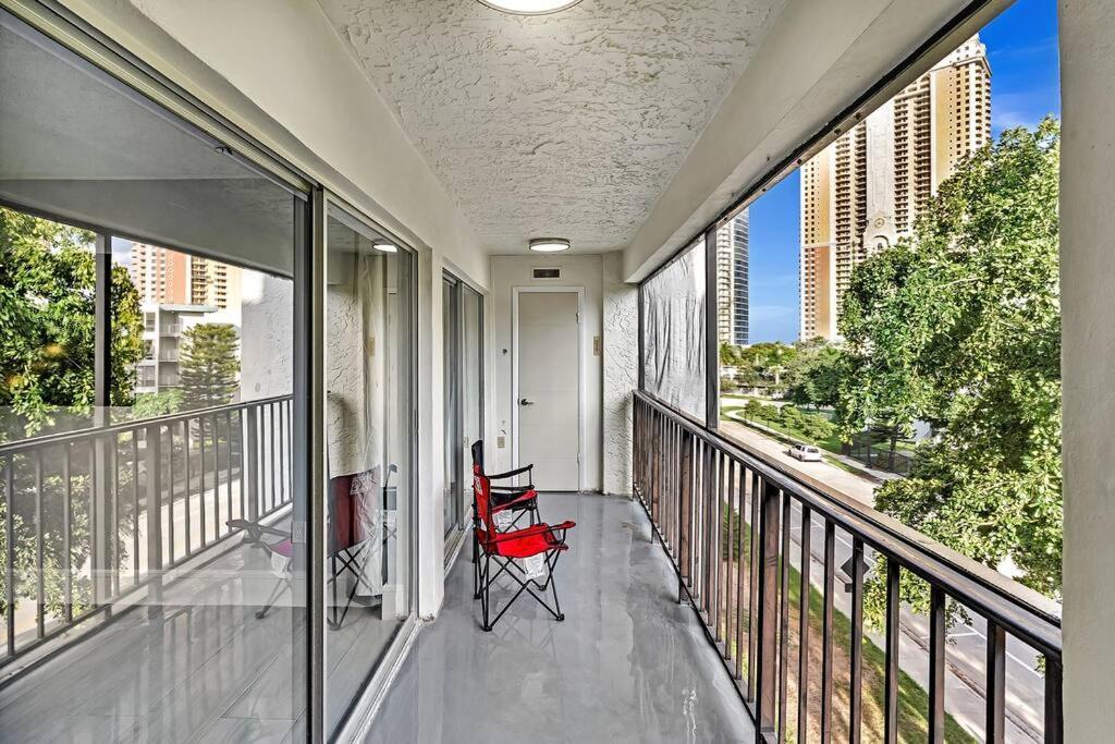 One Bedroom Steps Away From The Beach! Съни Айлс Бийч Екстериор снимка