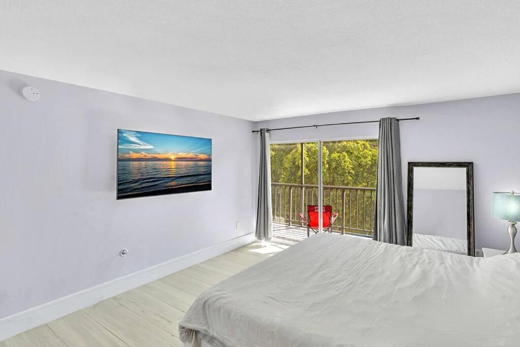 One Bedroom Steps Away From The Beach! Съни Айлс Бийч Екстериор снимка