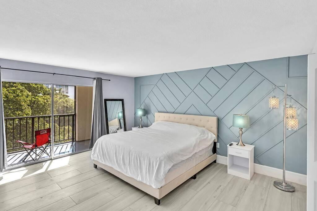 One Bedroom Steps Away From The Beach! Съни Айлс Бийч Екстериор снимка